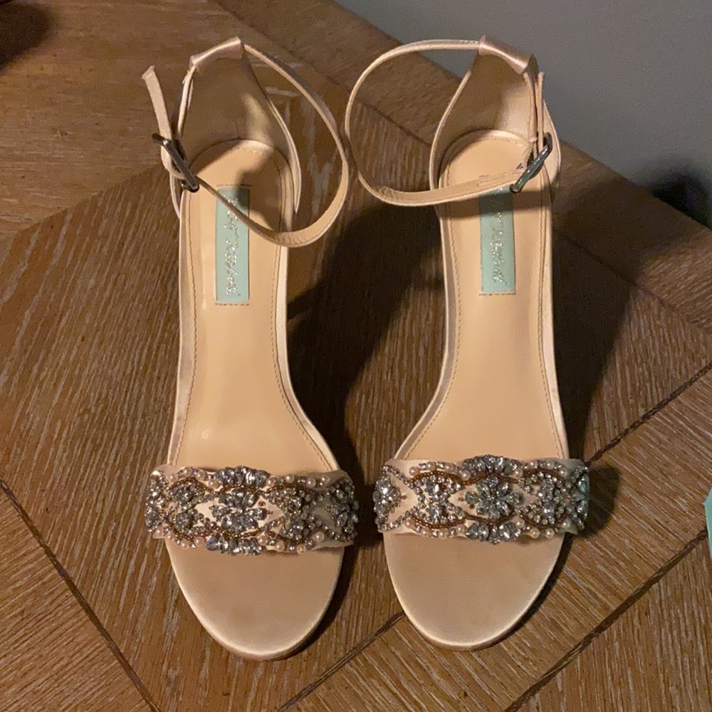 COPY - Betsy Johnson Champagne Juno size 8
